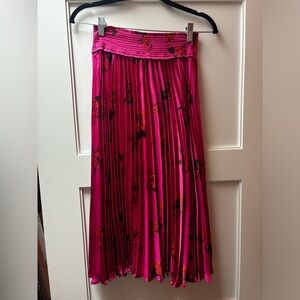 Banana republic xs pink silky skirt never worn